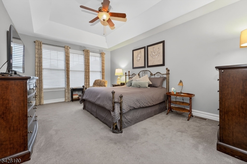 4 Mayflower Ct