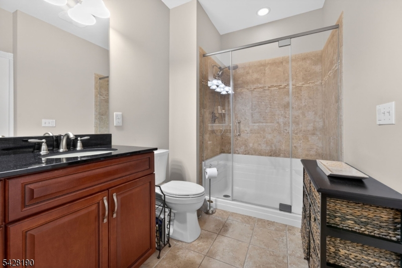 4 Mayflower Ct