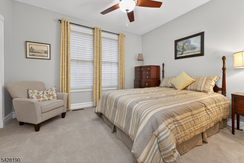 4 Mayflower Ct