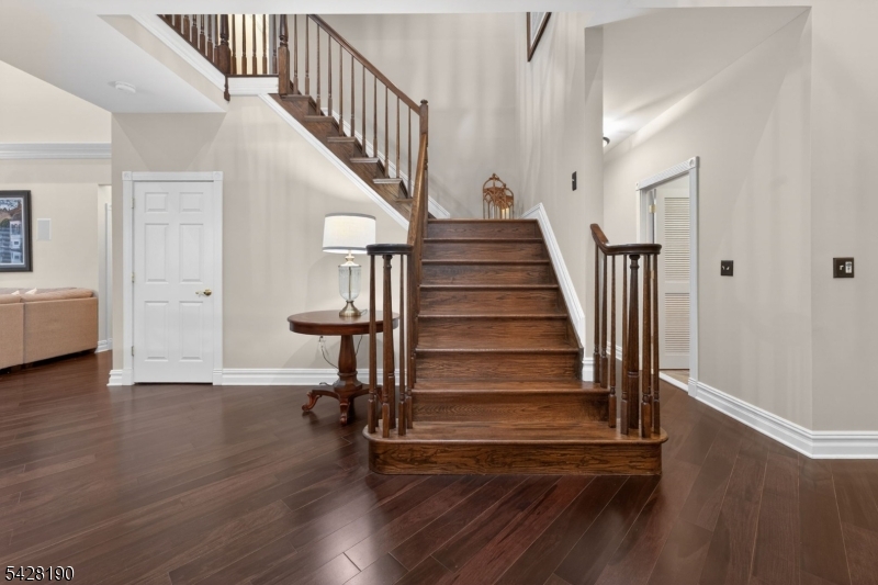 4 Mayflower Ct