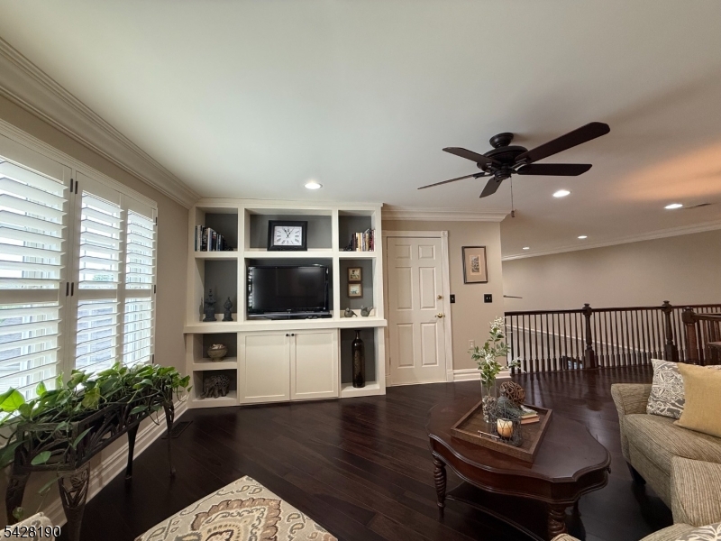 4 Mayflower Ct