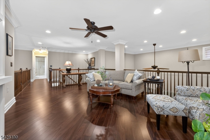 4 Mayflower Ct