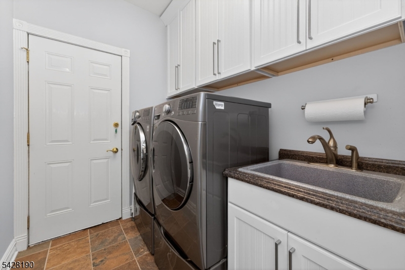 4 Mayflower Ct