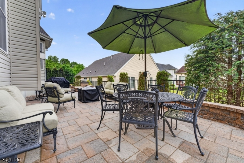 4 Mayflower Ct
