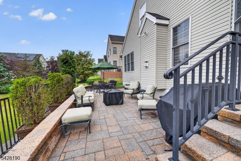 4 Mayflower Ct