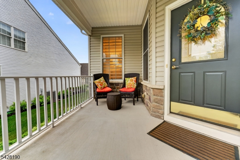 4 Mayflower Ct