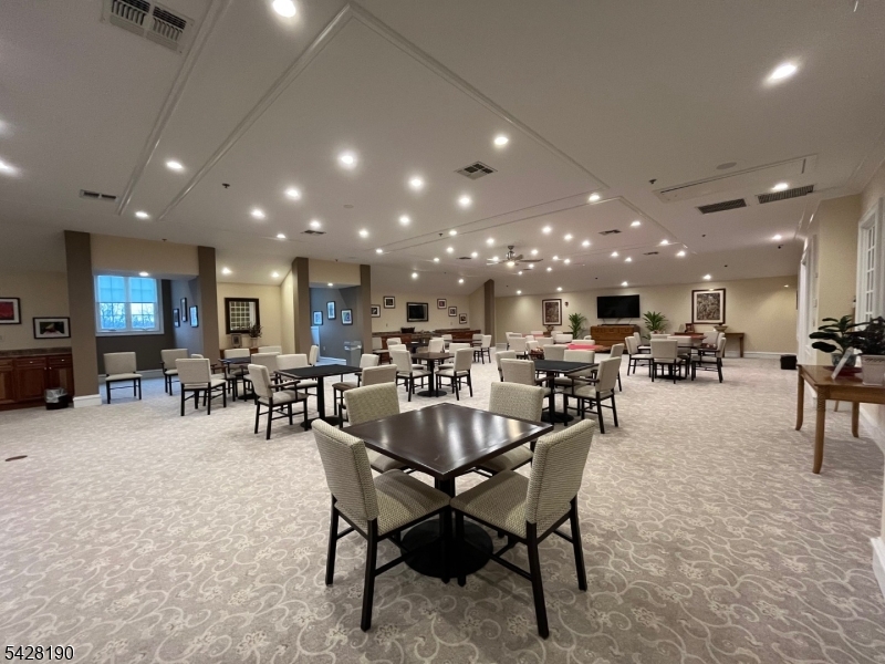 4 Mayflower Ct
