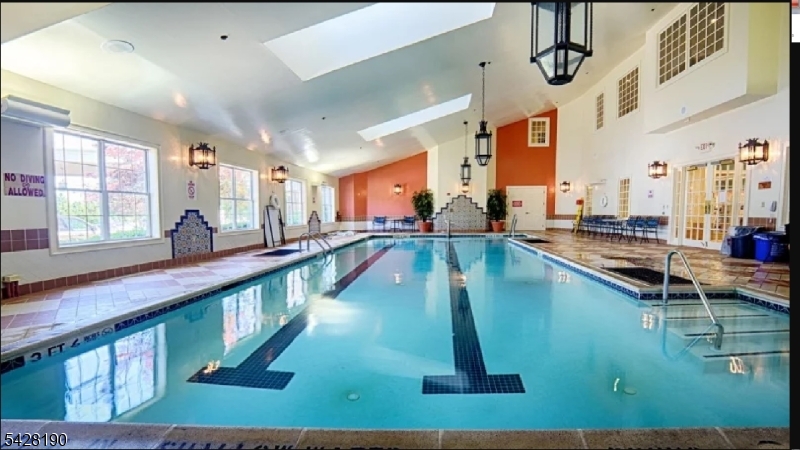 4 Mayflower Ct