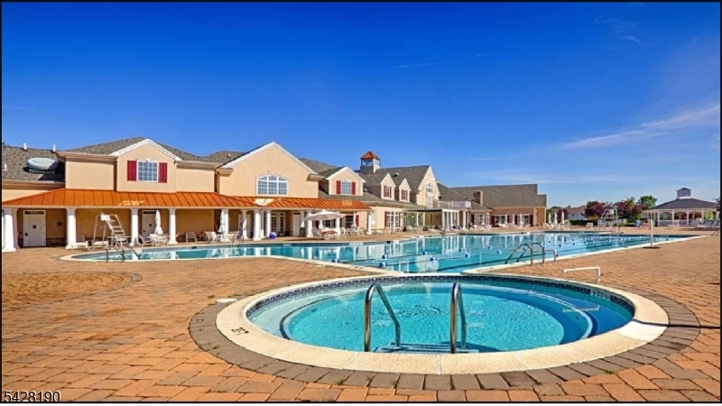 4 Mayflower Ct