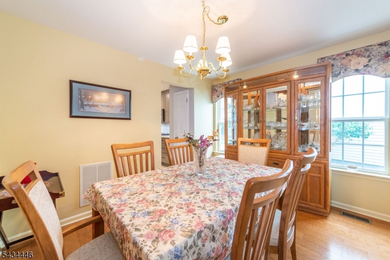 11 Burnham Dr