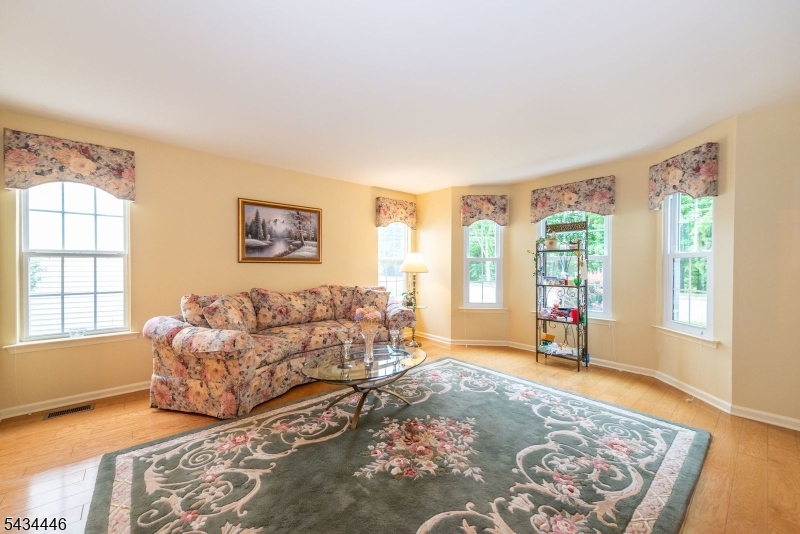 11 Burnham Dr