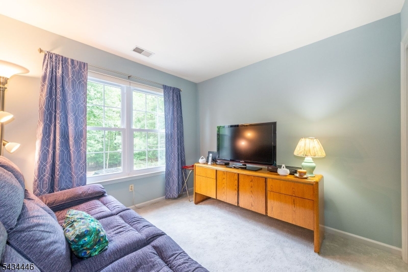 11 Burnham Dr