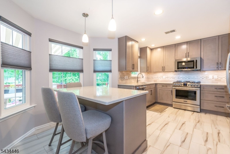 11 Burnham Dr