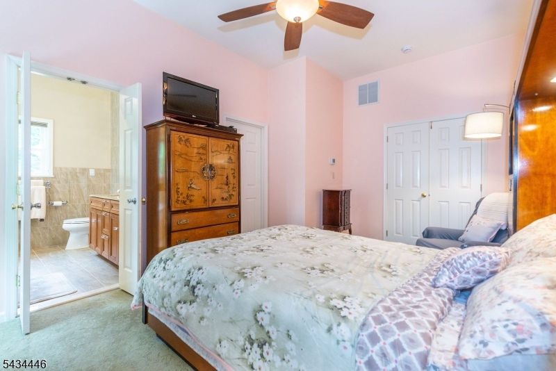 11 Burnham Dr