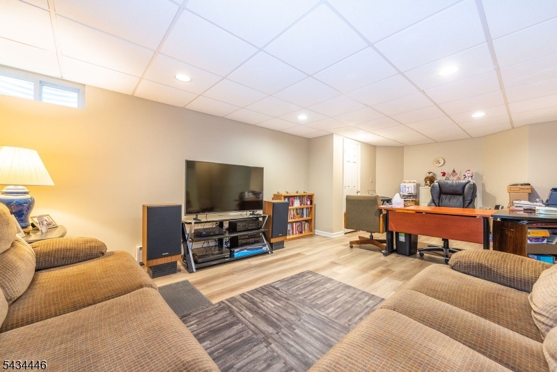 11 Burnham Dr