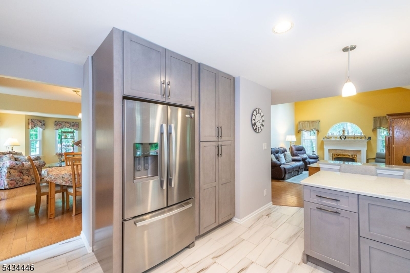 11 Burnham Dr
