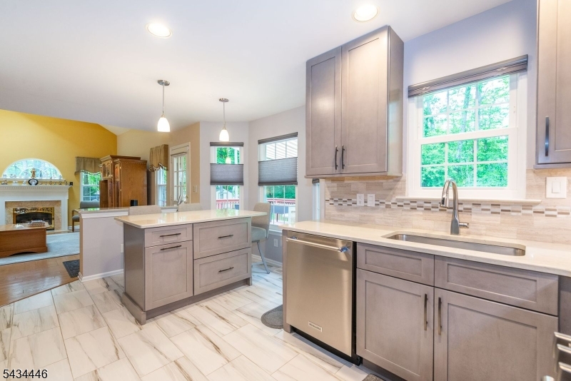11 Burnham Dr