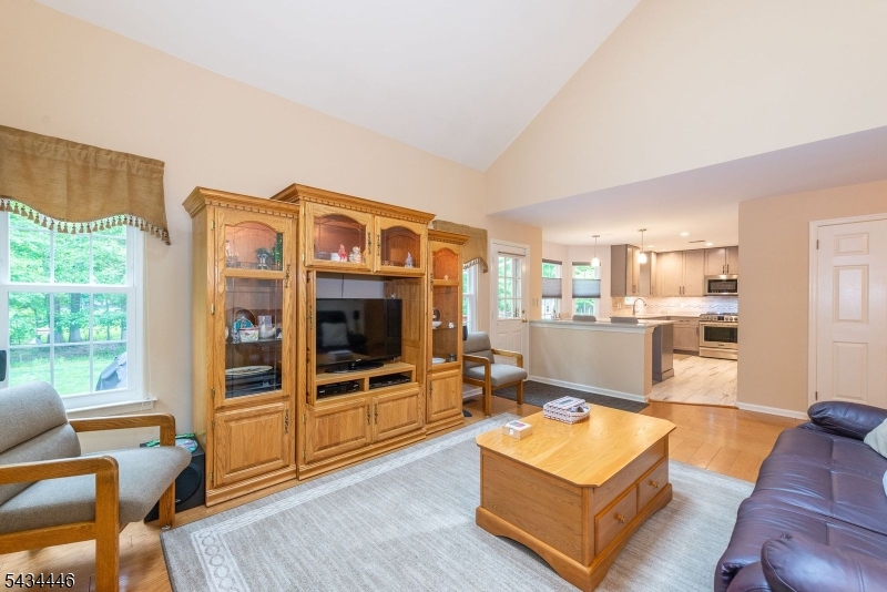 11 Burnham Dr