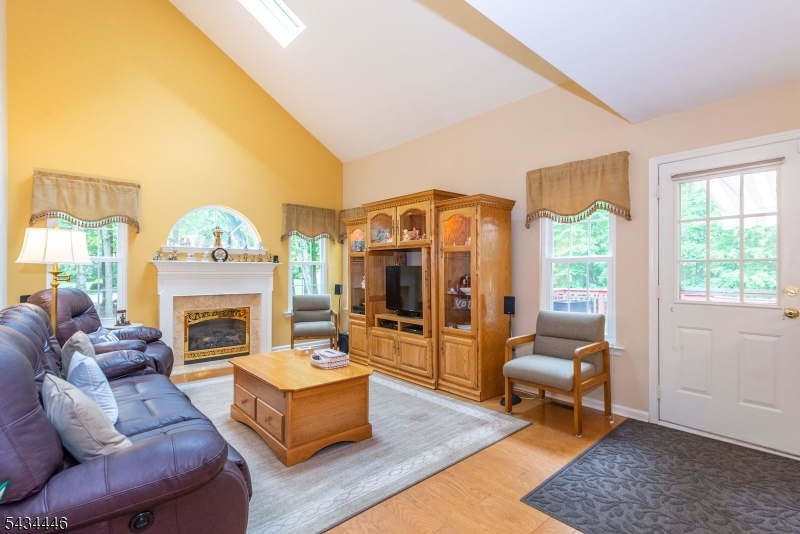 11 Burnham Dr