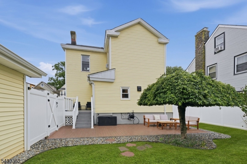7 Fairview Ave