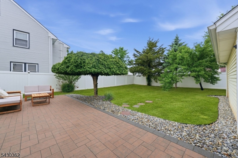 7 Fairview Ave