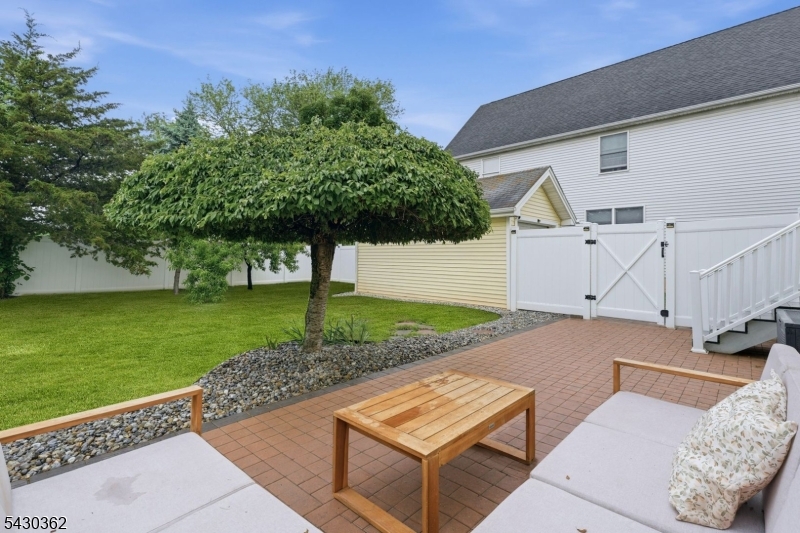 7 Fairview Ave