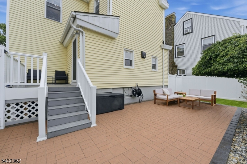 7 Fairview Ave