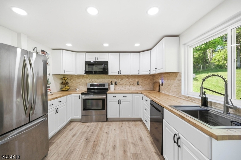 901 Wall St