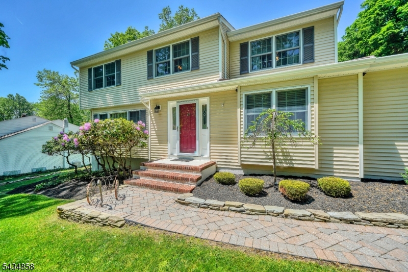 44 Nestlingwood Drive