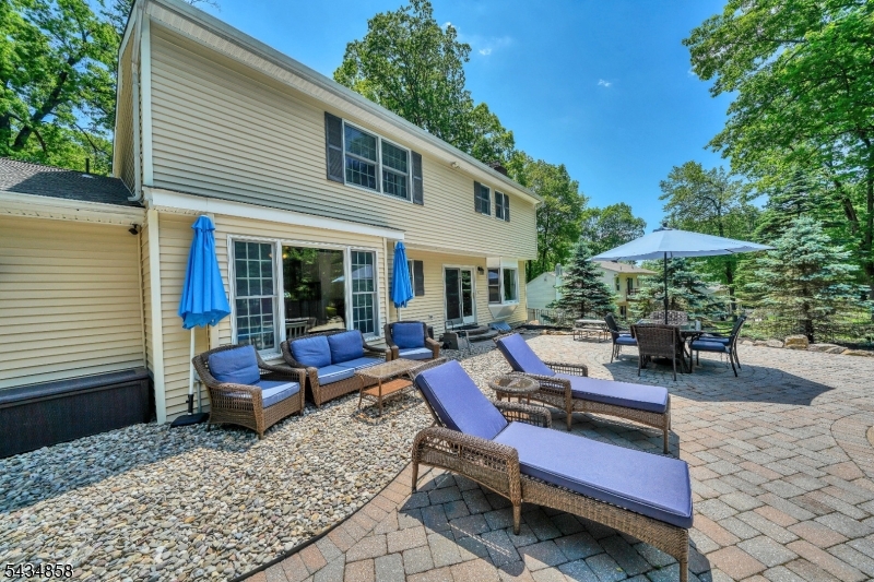 44 Nestlingwood Drive