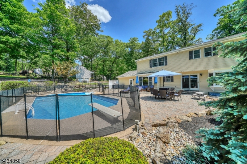 44 Nestlingwood Drive