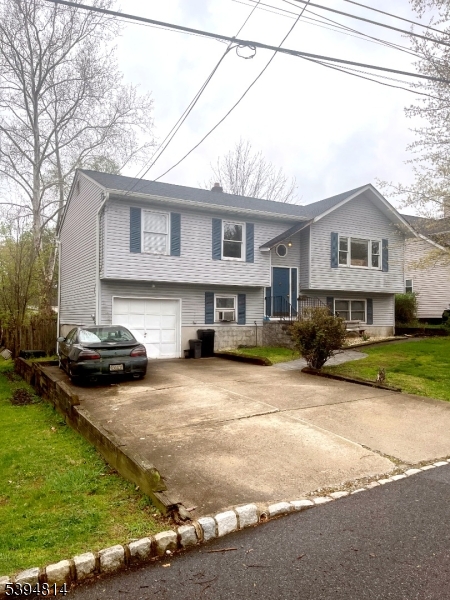 93 Hiawatha Blvd