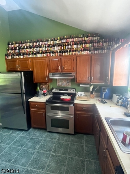93 Hiawatha Blvd