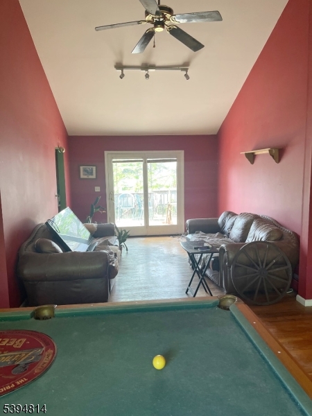 93 Hiawatha Blvd