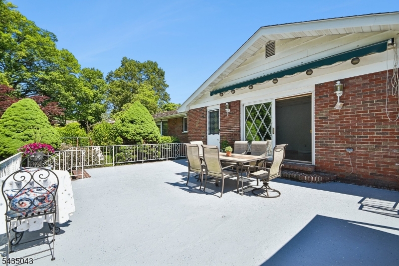 14 Hilldale Rd