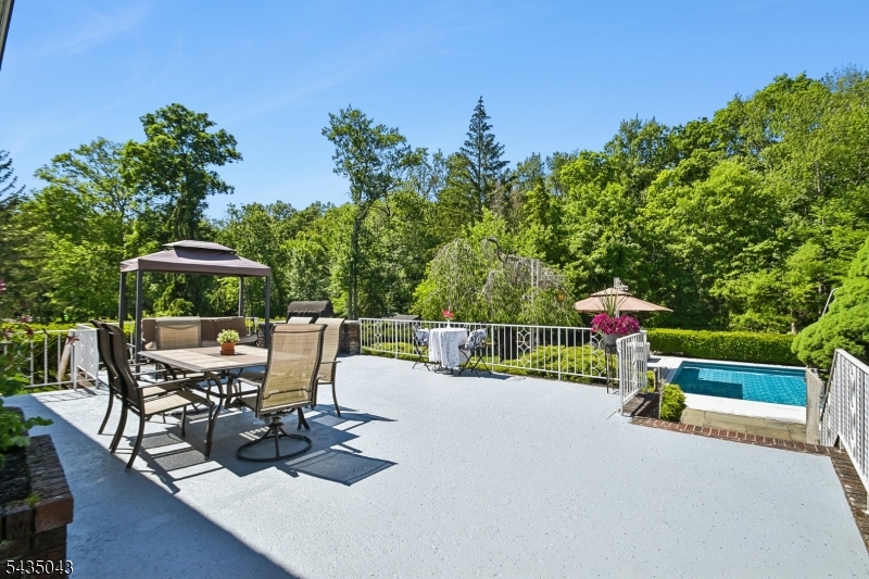 14 Hilldale Rd