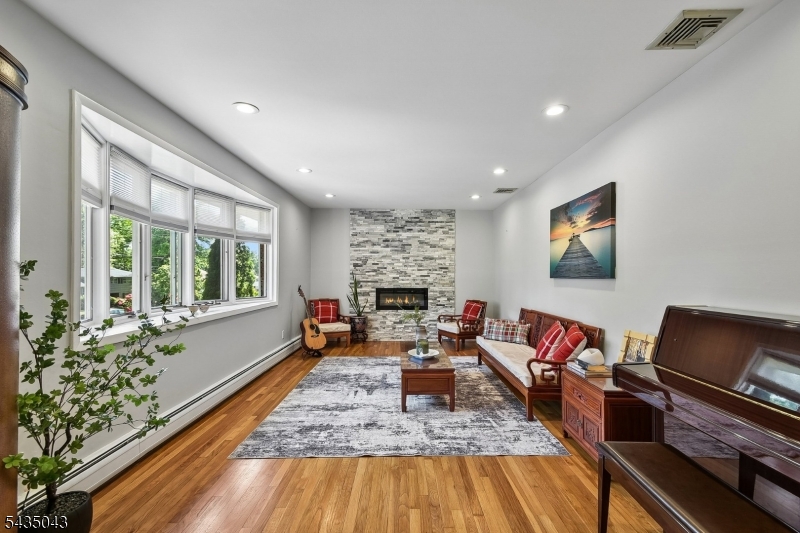 14 Hilldale Rd