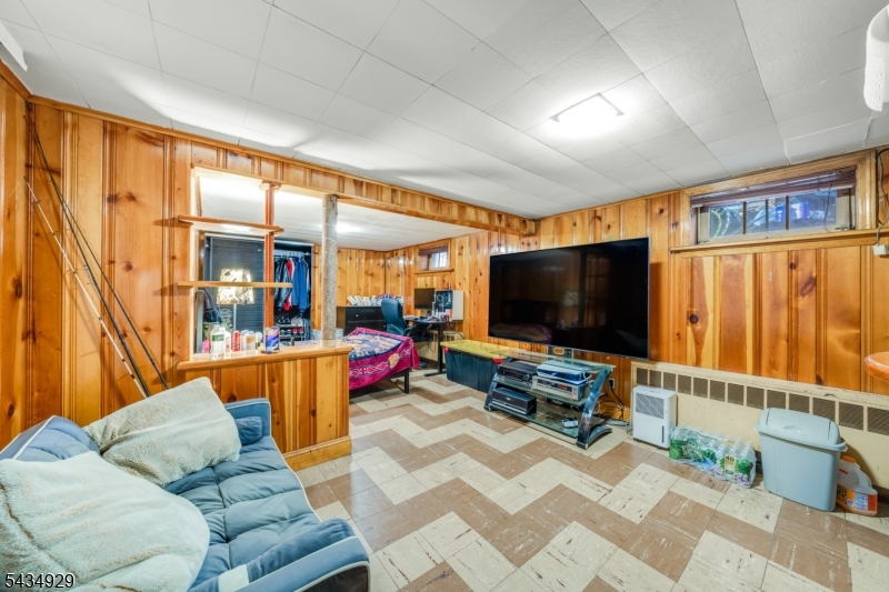 232 W Linden Ave