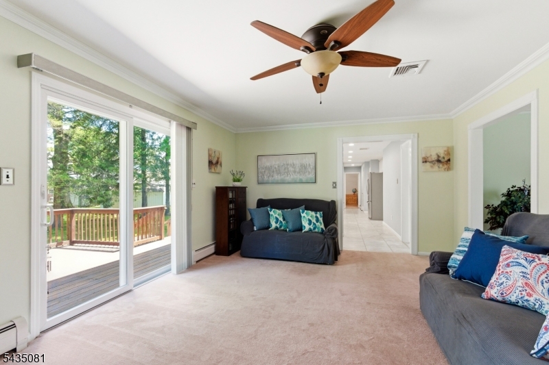 10 Dickens Ct