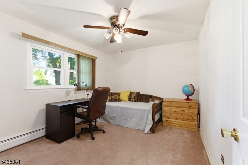 10 Dickens Ct