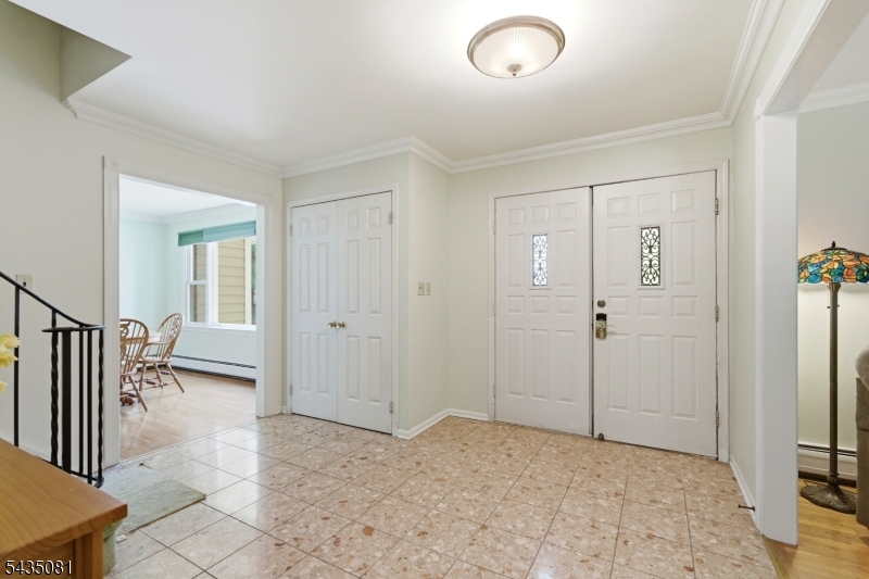 10 Dickens Ct
