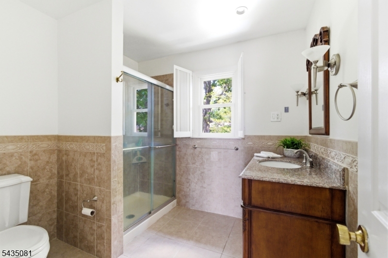 10 Dickens Ct
