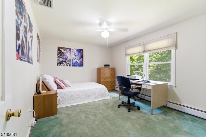 10 Dickens Ct