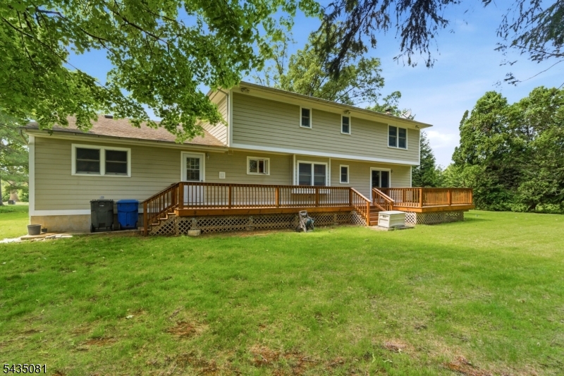10 Dickens Ct