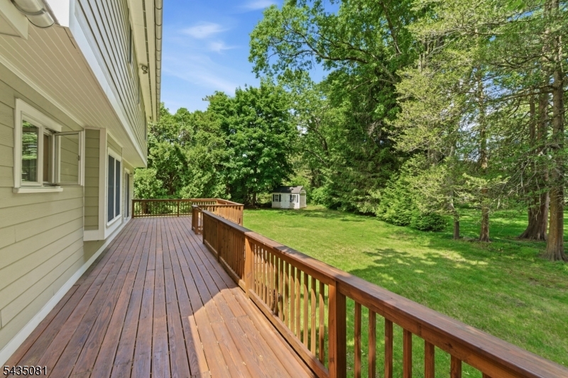 10 Dickens Ct