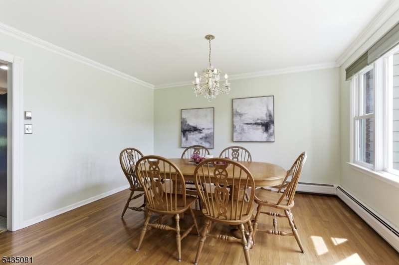 10 Dickens Ct