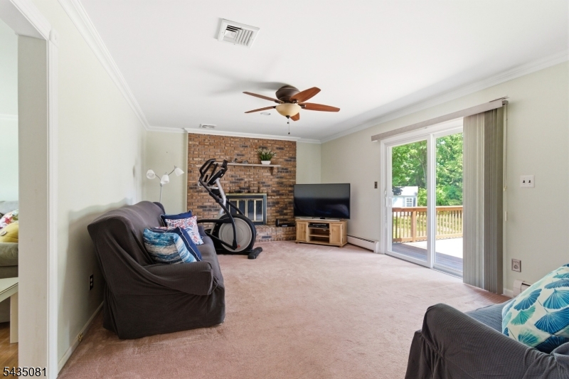 10 Dickens Ct