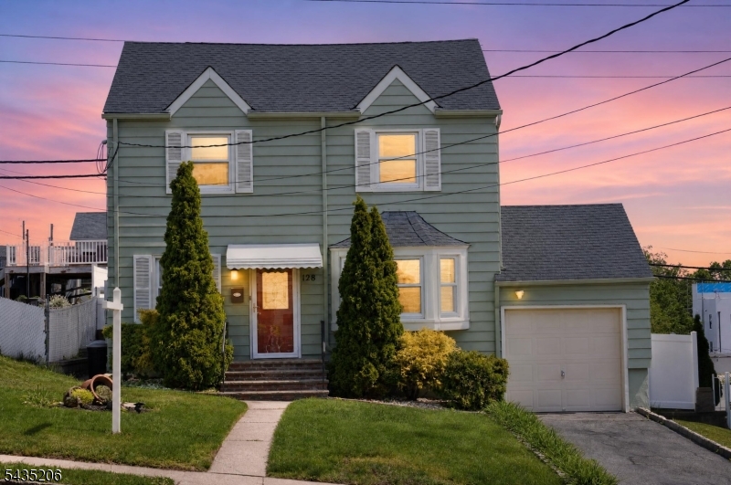 128 White Oak Ter