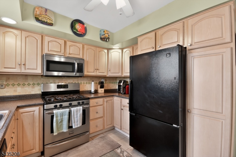 128 White Oak Ter