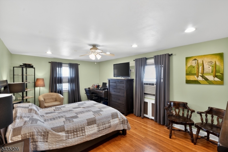 128 White Oak Ter